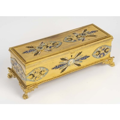 Un coffret en bronze doré et émail cloisonné, circa 1880