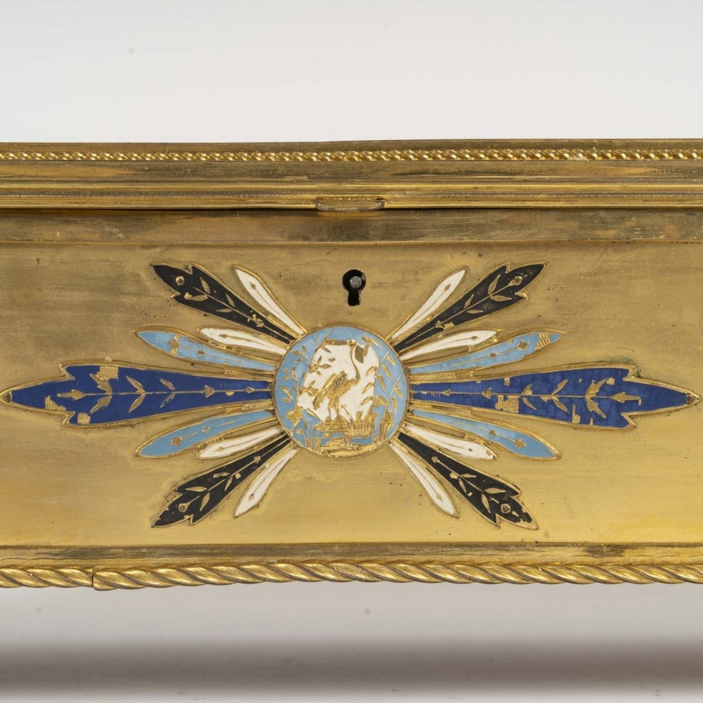 Un coffret en bronze doré et émail cloisonné, circa 1880 12