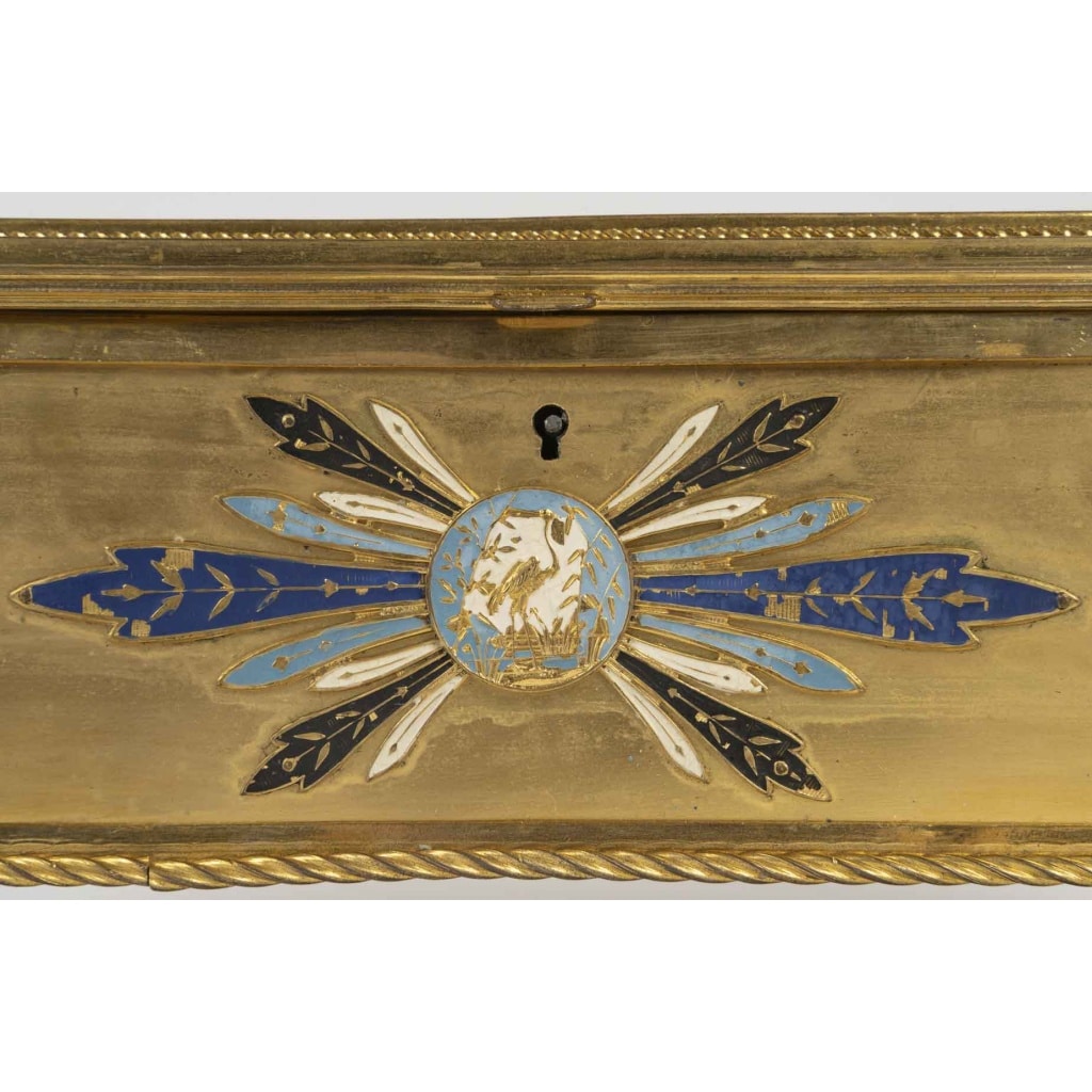 Un coffret en bronze doré et émail cloisonné, circa 1880 11