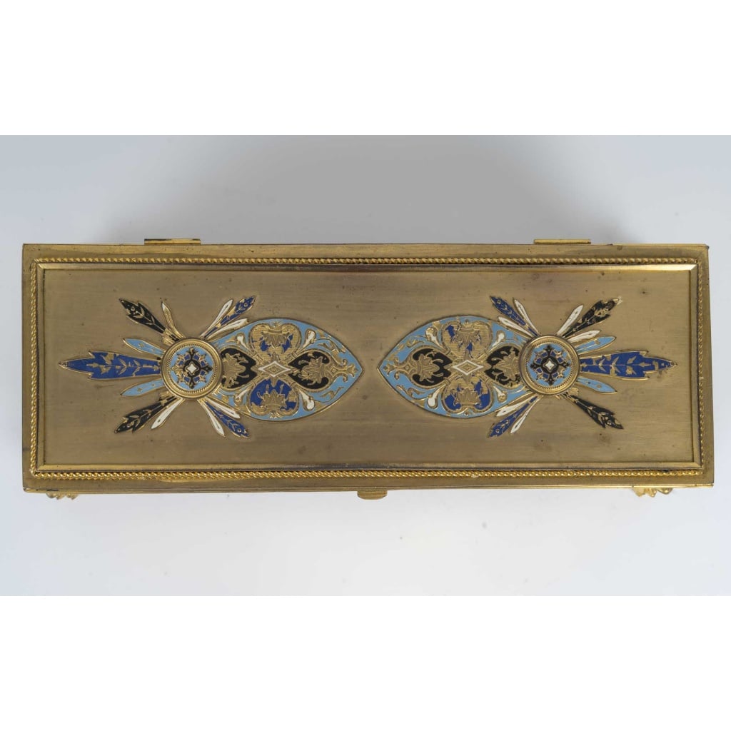 Un coffret en bronze doré et émail cloisonné, circa 1880 8