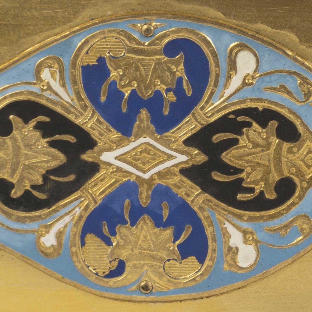 Un coffret en bronze doré et émail cloisonné, circa 1880 5