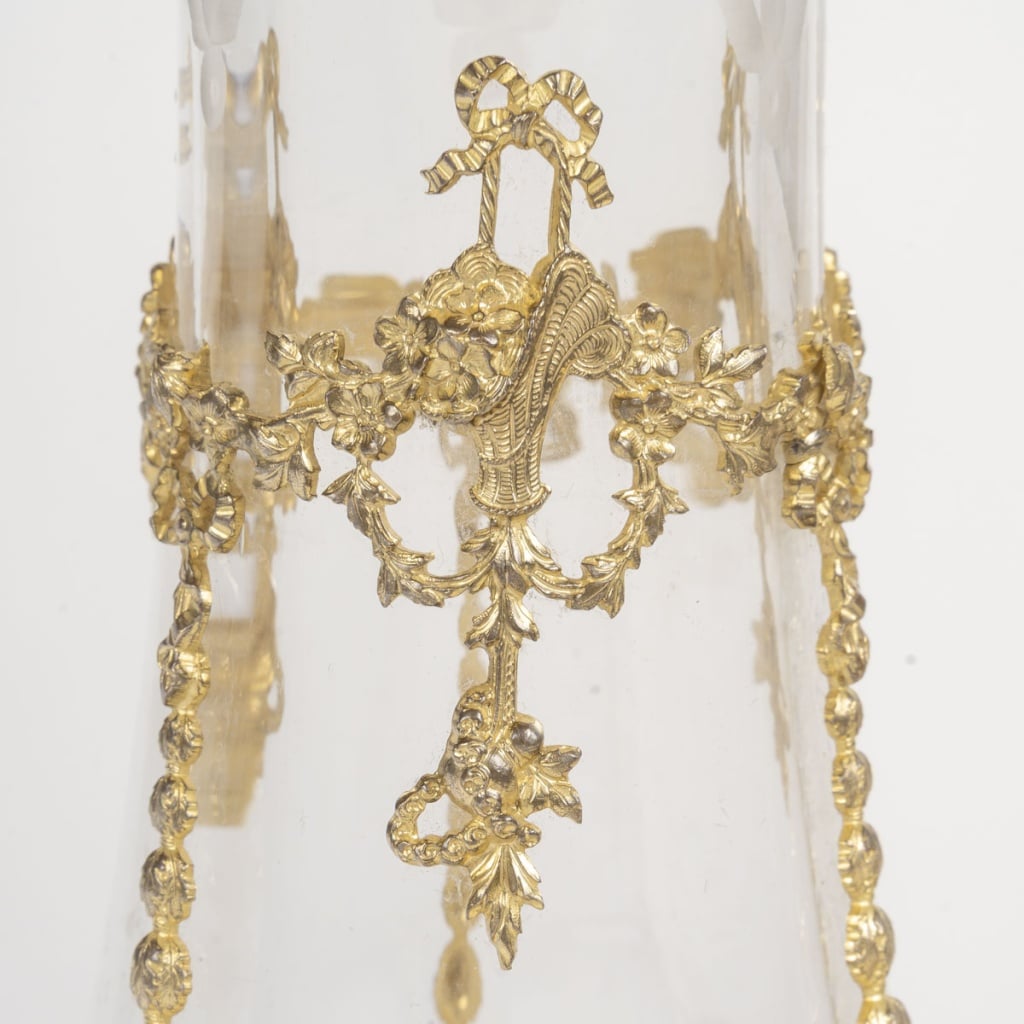 Une paire de vases en cristal et bronze doré, fin XIXème siècle 7