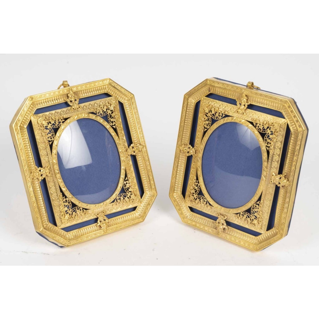 Une paire de cadres photos en bronze doré, fin XIXème siècle 2