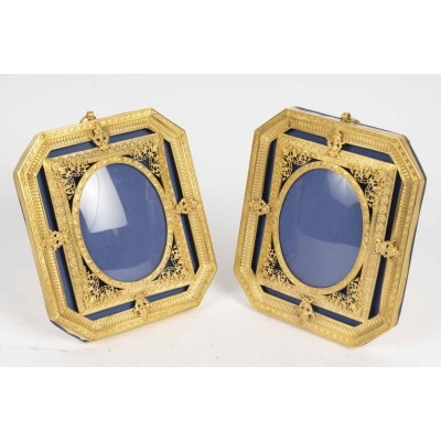 Une paire de cadres photos en bronze doré, fin XIXème siècle