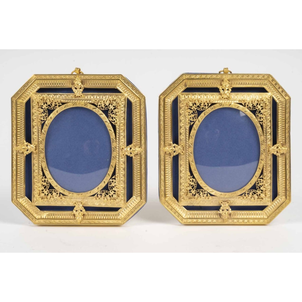 Une paire de cadres photos en bronze doré, fin XIXème siècle 3