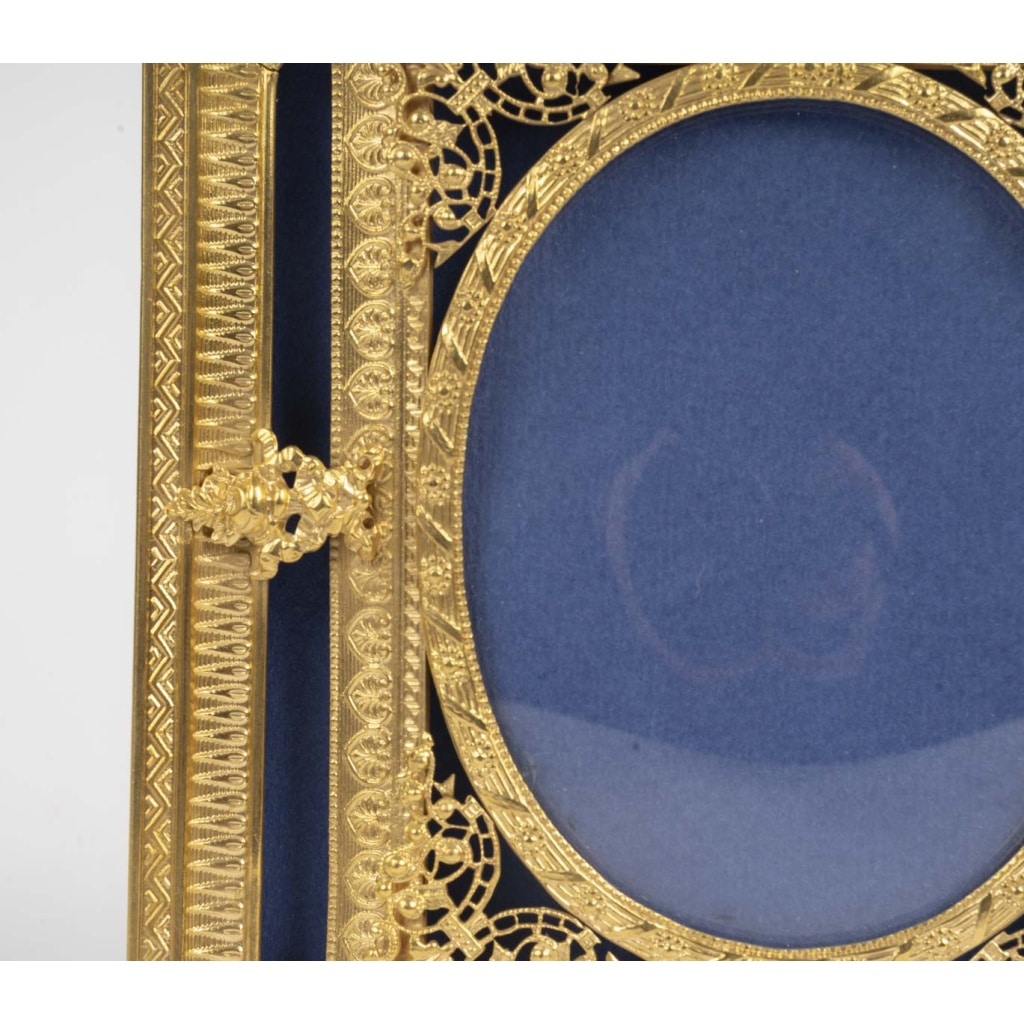 Une paire de cadres photos en bronze doré, fin XIXème siècle 6