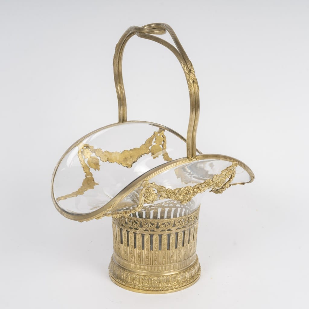 Un panier en cristal et ornementation en bronze doré, fin XIXème siècle 2
