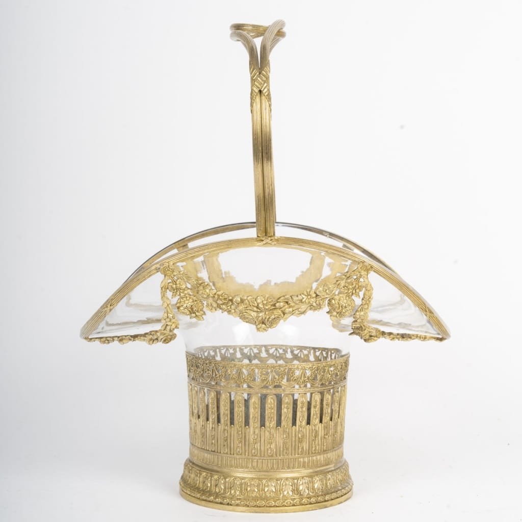 Un panier en cristal et ornementation en bronze doré, fin XIXème siècle 3