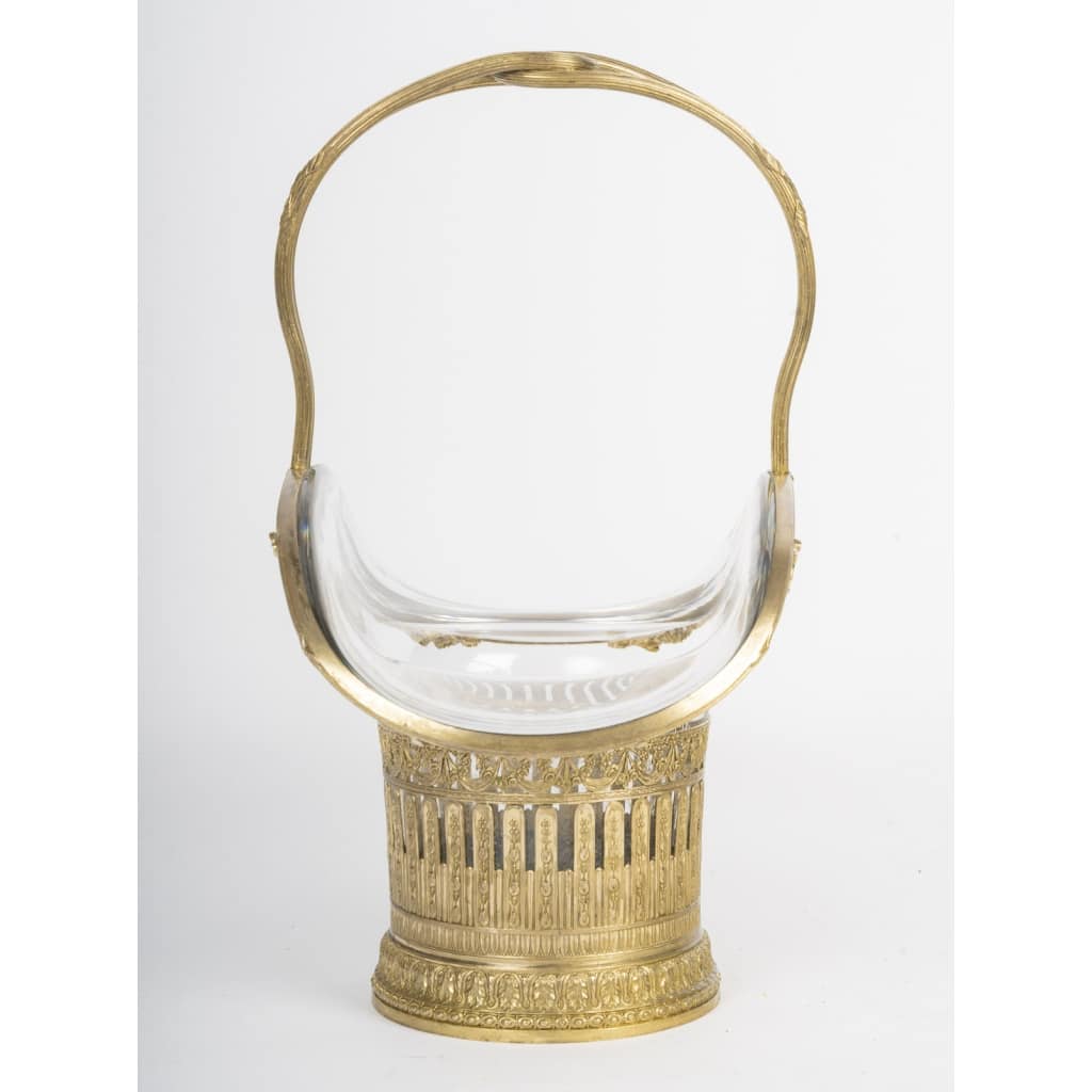 Un panier en cristal et ornementation en bronze doré, fin XIXème siècle 8