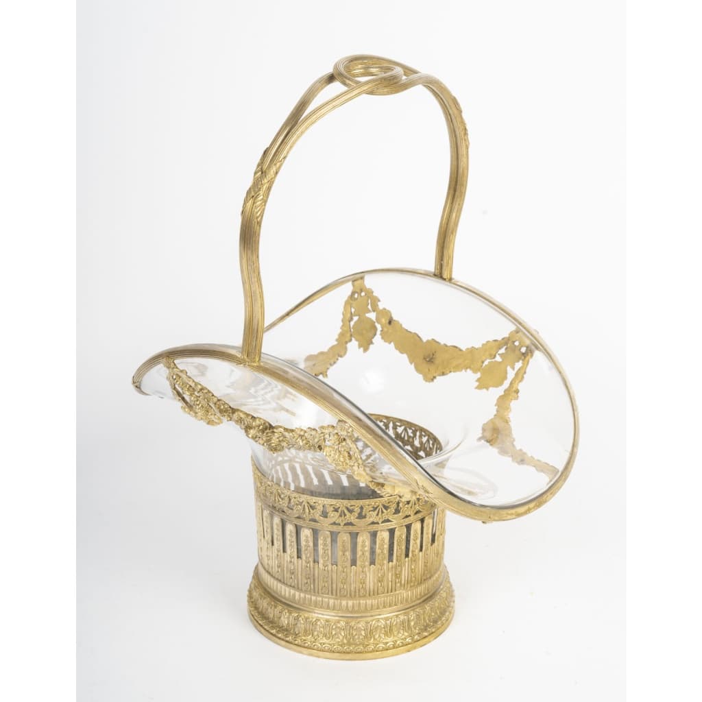 Un panier en cristal et ornementation en bronze doré, fin XIXème siècle 7