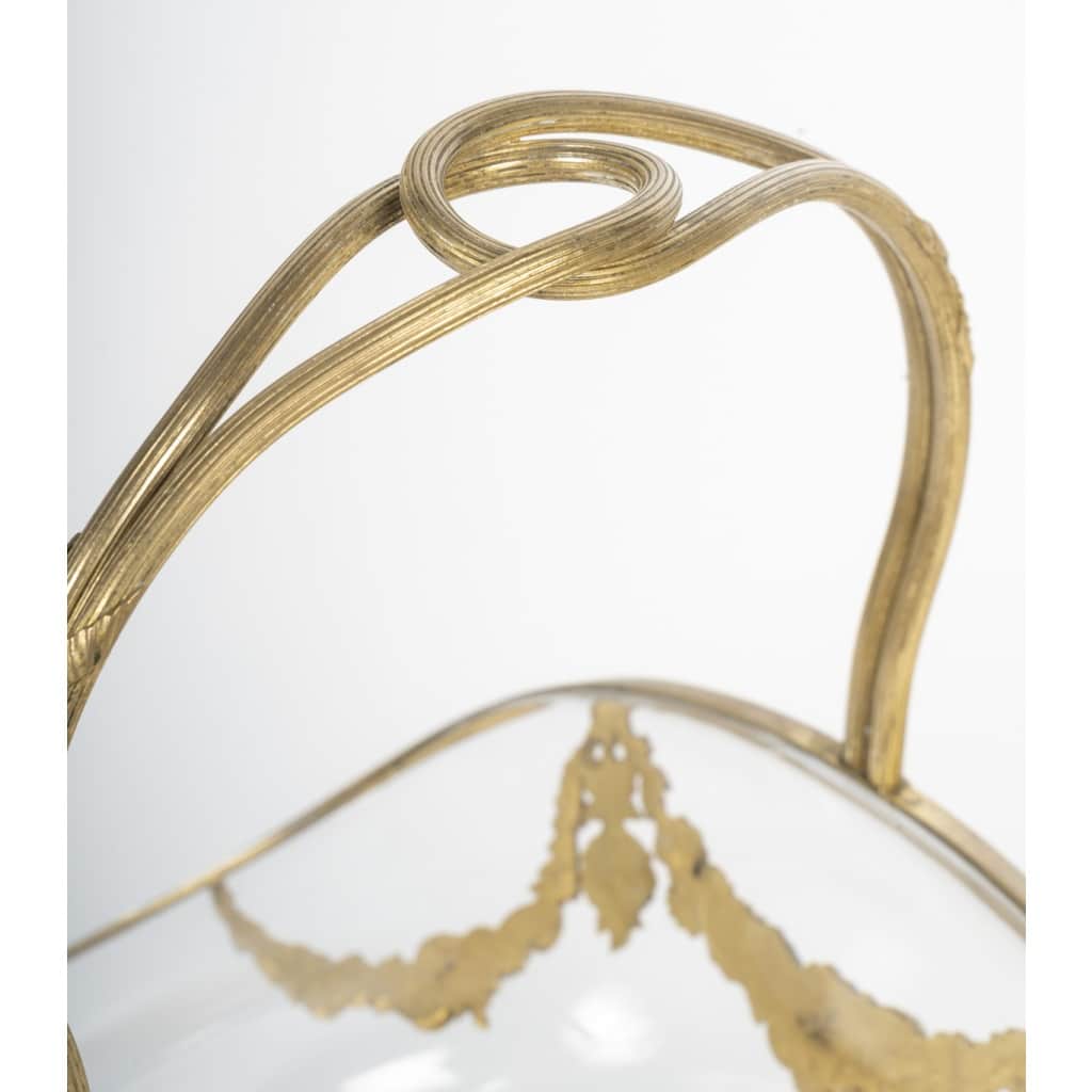 Un panier en cristal et ornementation en bronze doré, fin XIXème siècle 6