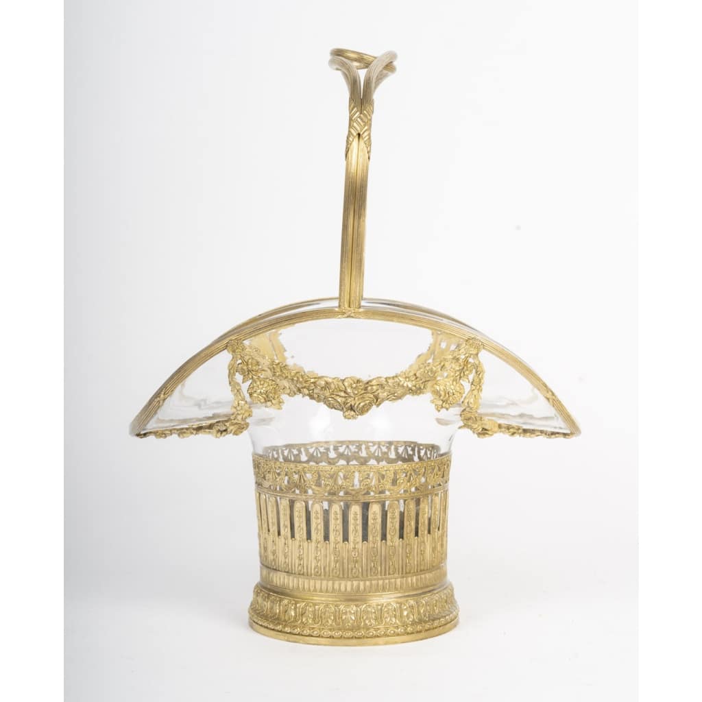 Un panier en cristal et ornementation en bronze doré, fin XIXème siècle 5
