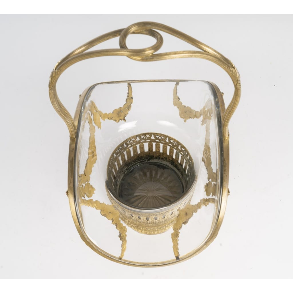 Un panier en cristal et ornementation en bronze doré, fin XIXème siècle 4