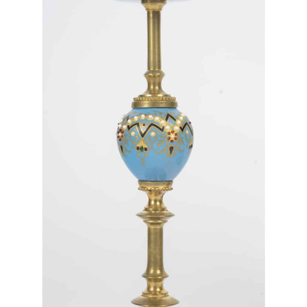 Une paire de bougeoirs en bronze doré et émail, fin XIXème siècle 11