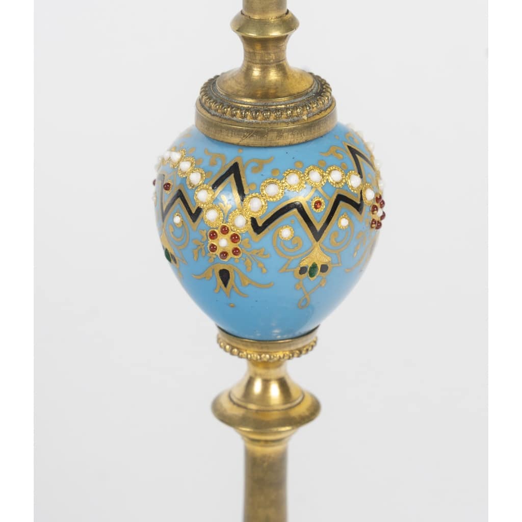 Une paire de bougeoirs en bronze doré et émail, fin XIXème siècle 6