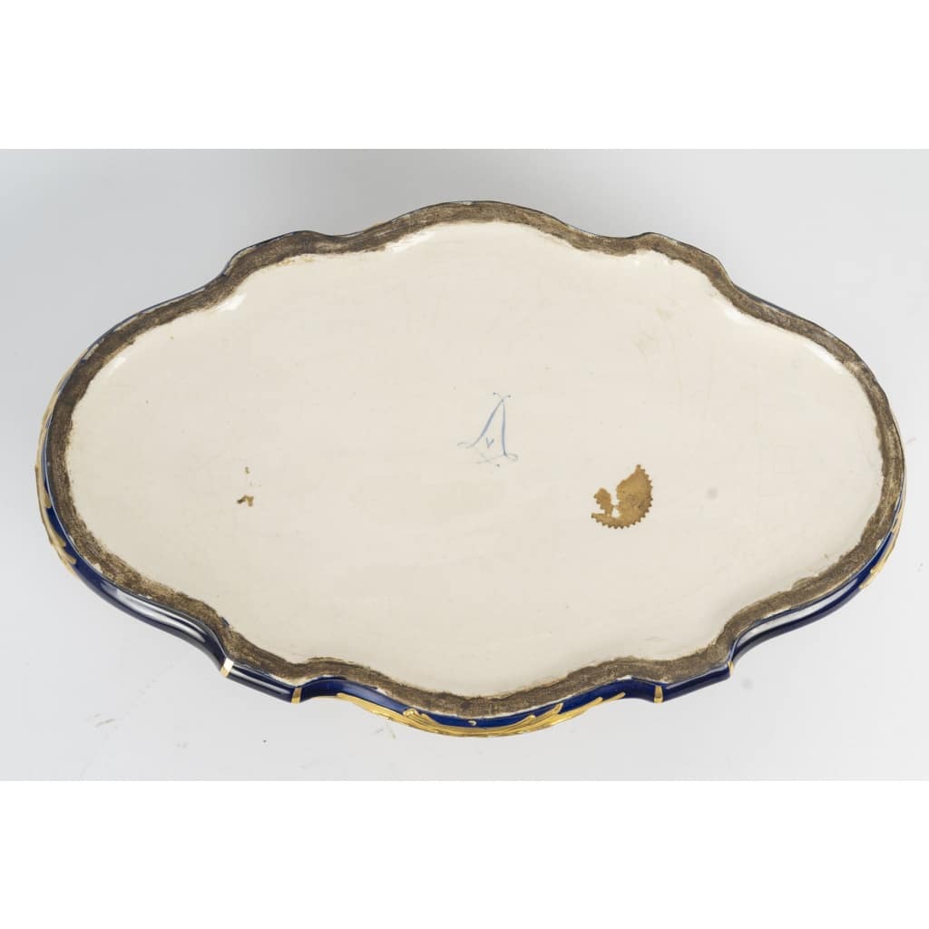 Un coffret à bijoux en porcelaine de sèvres, fin XIXème siècle 11