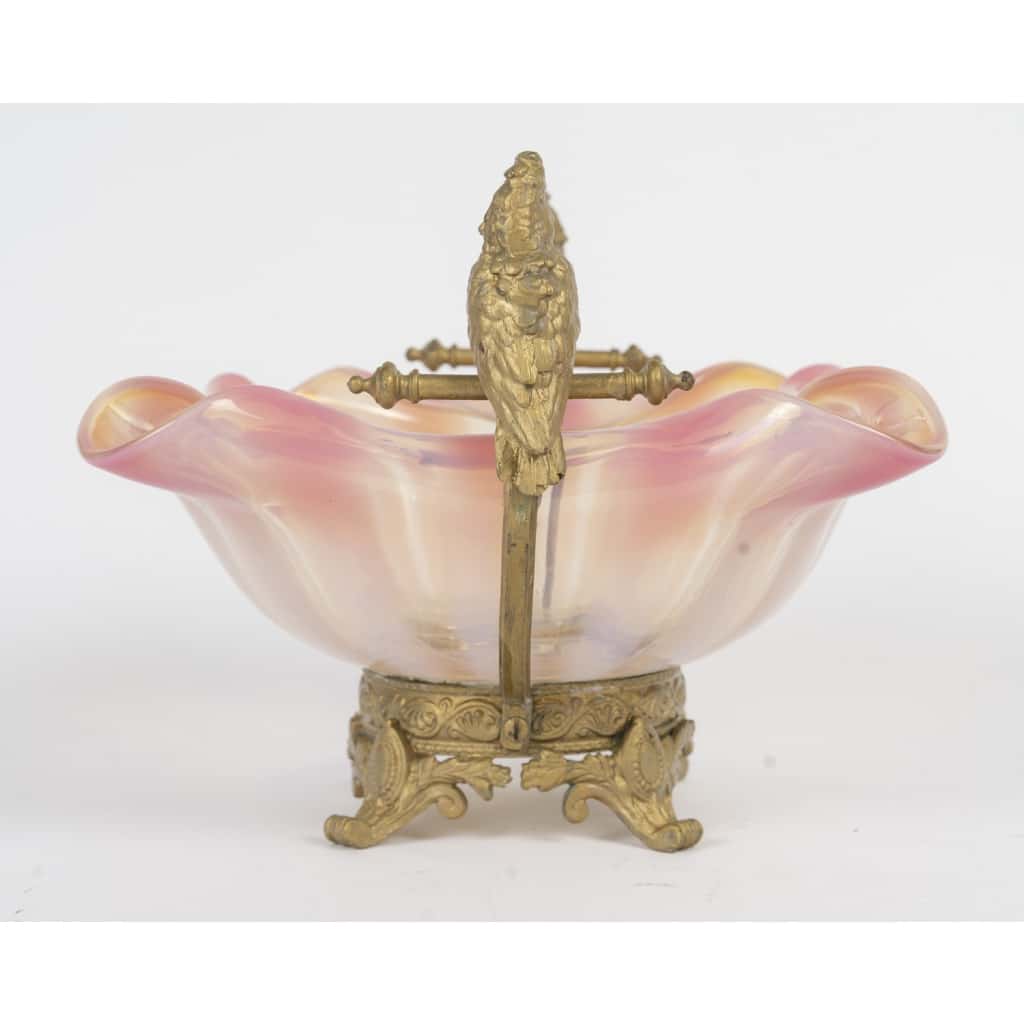 Une coupe en opaline rose et bronze doré, fin XIXème siècle 4