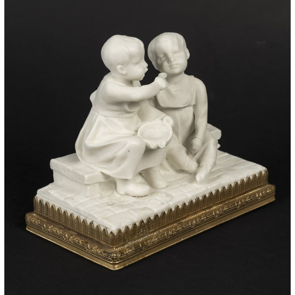 Une petite sculpture en porcelaine de biscuit , époque Art nouveau 4