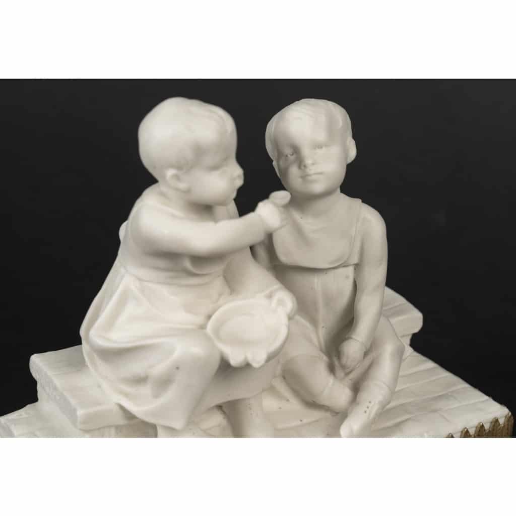 Une petite sculpture en porcelaine de biscuit , époque Art nouveau 3