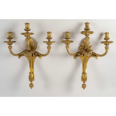 Paire d’appliques de style Louis XVI en bronze ciselé et doré vers 1850-1870