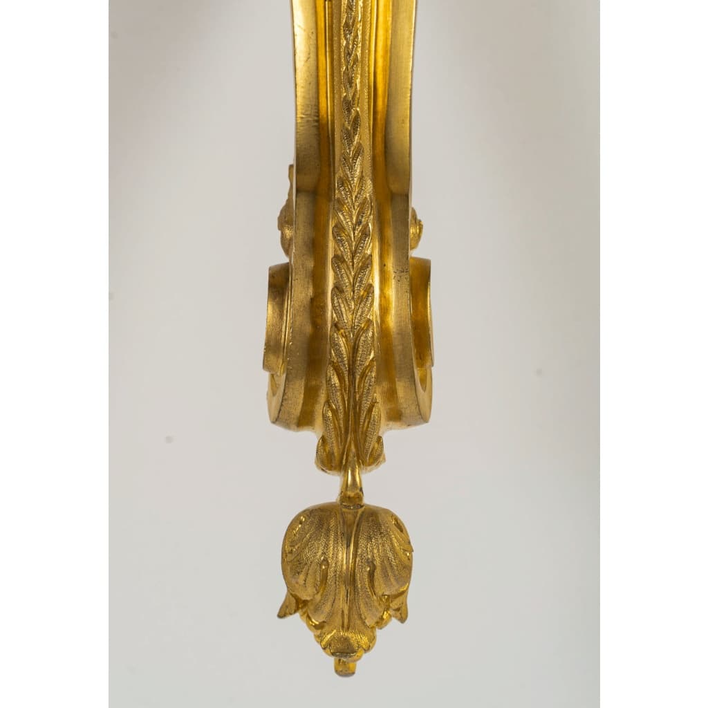 Paire d’appliques de style Louis XVI en bronze ciselé et doré vers 1850-1870 8