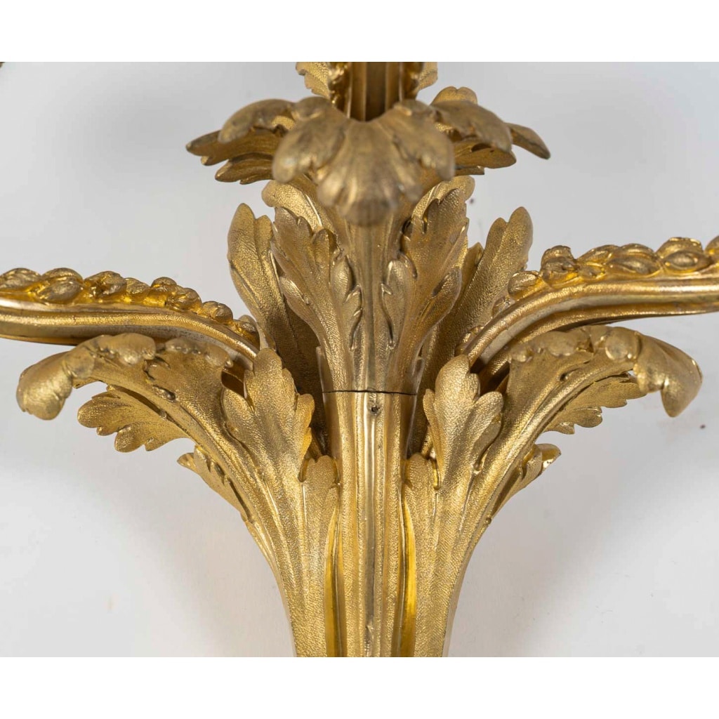 Paire d’appliques de style Louis XVI en bronze ciselé et doré vers 1850-1870 6