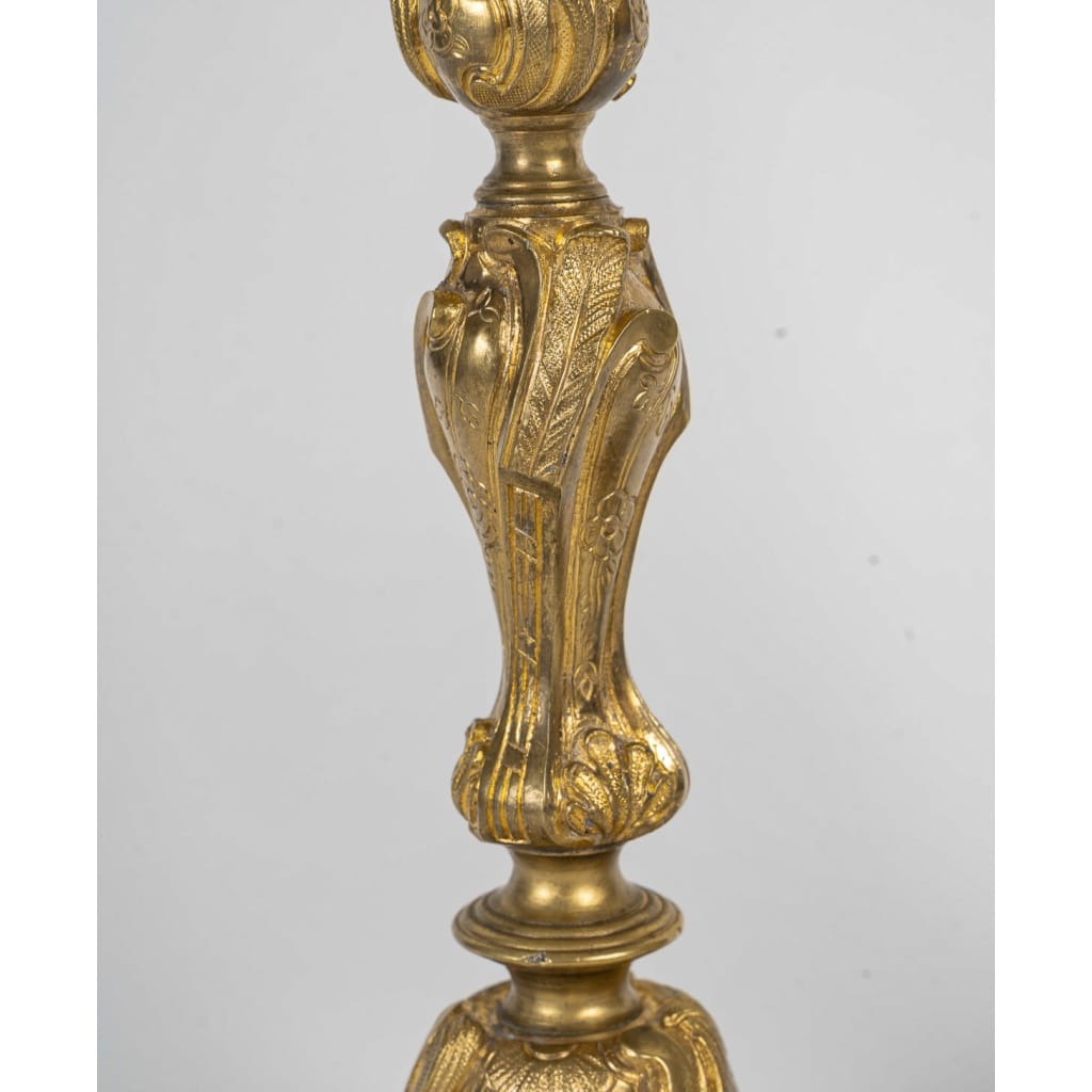 Paire de flambeaux en bronze doré style Rocaille, Palais Ducal de Nevers vers 1800-1820 4