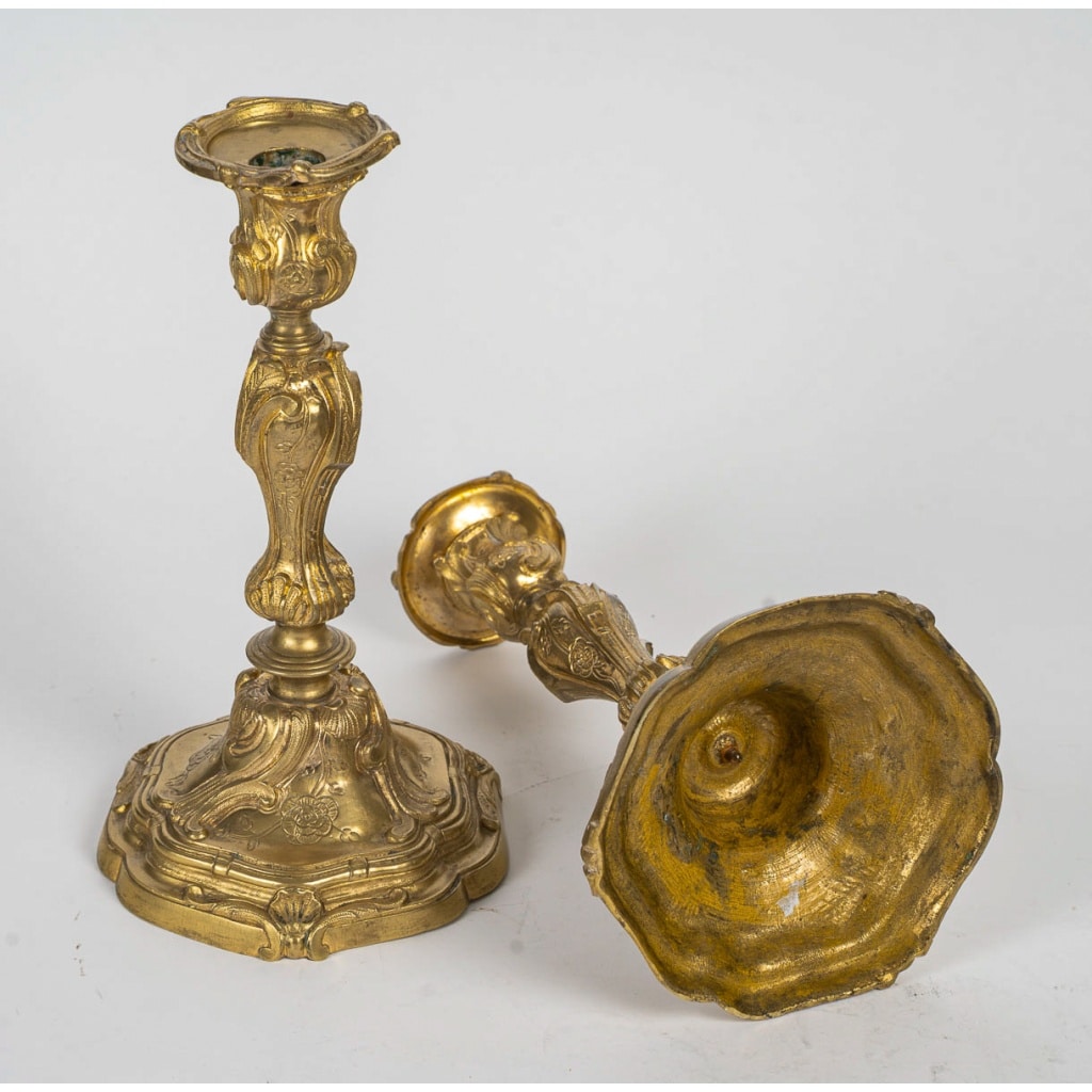 Paire de flambeaux en bronze doré style Rocaille, Palais Ducal de Nevers vers 1800-1820 10