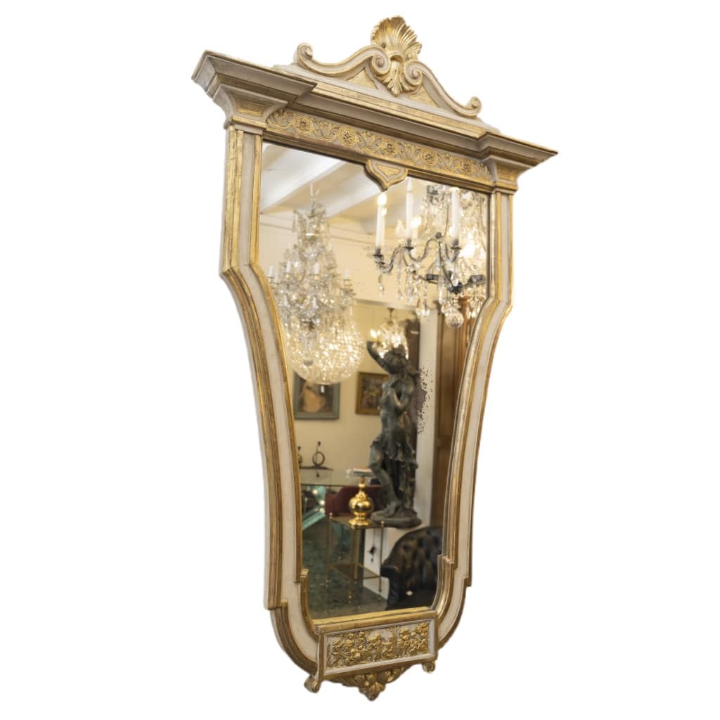 Paire de miroirs écussons du 19ème siècle. 3