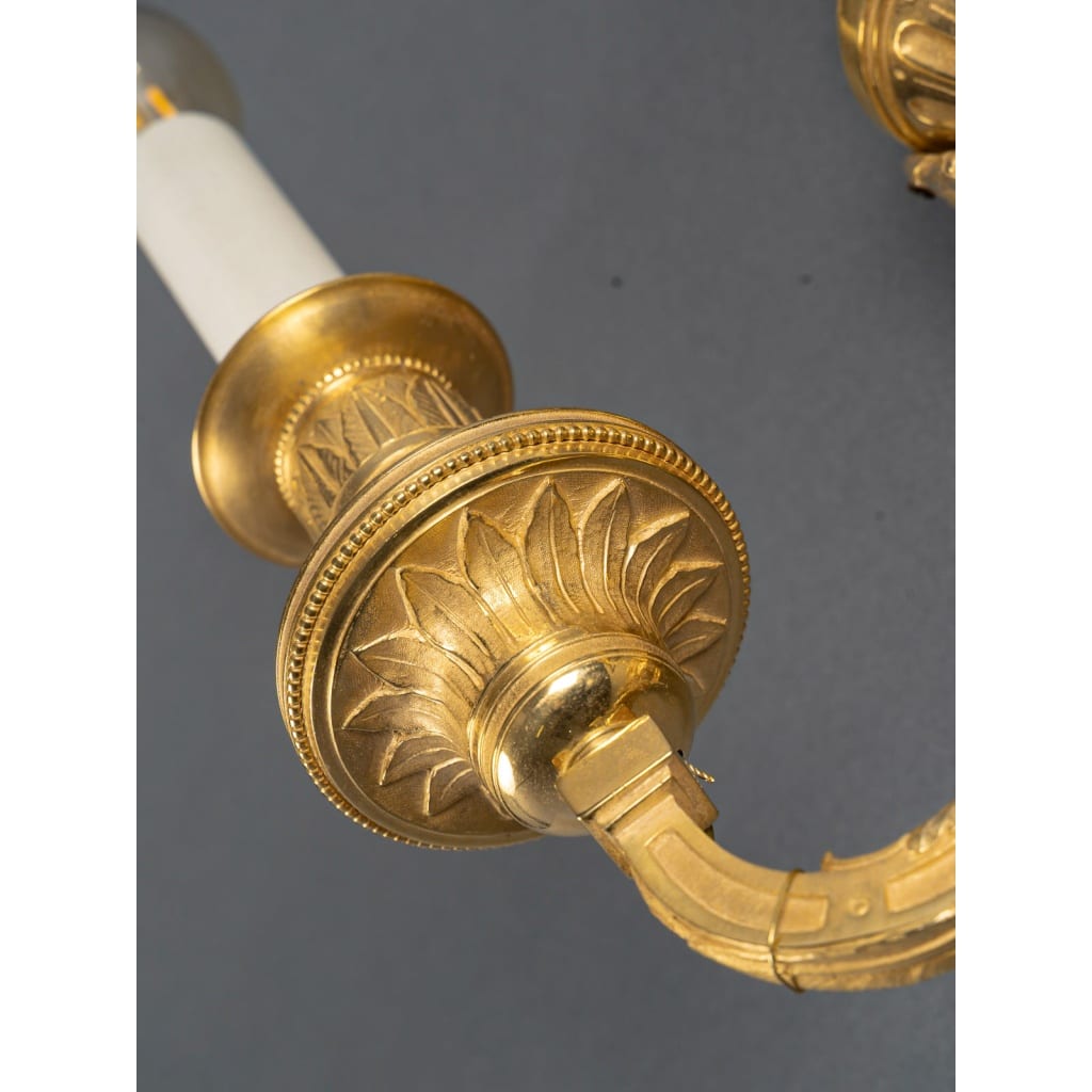 Paire d’Appliques en Bronze Ciselé à Deux Bras de Lumières de style Louis XVI vers 1820-1850 7 Paire d’Appliques en Bronze Ciselé à Deux Bras de Lumières de style Louis XVI vers 1820-1850 7