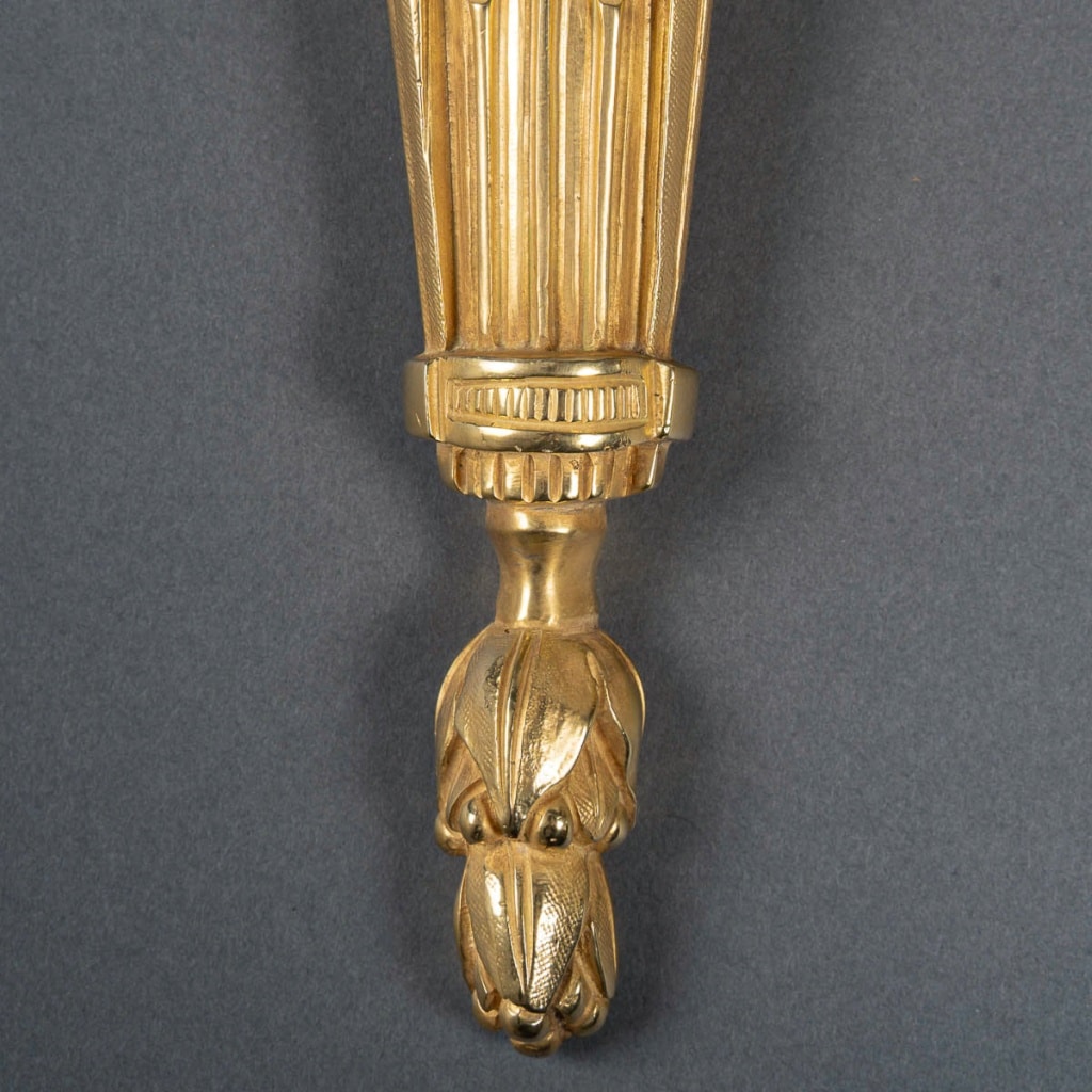 Paire d’Appliques en Bronze Ciselé à Deux Bras de Lumières de style Louis XVI vers 1820-1850 6