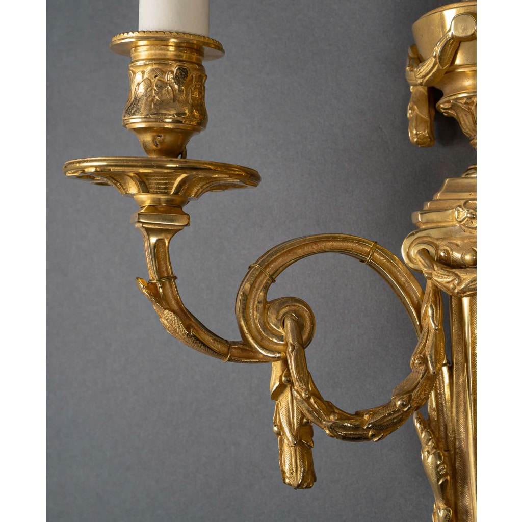 Paire d’Appliques en Bronze Ciselé à Deux Bras de Lumières de style Louis XVI vers 1820-1850 7