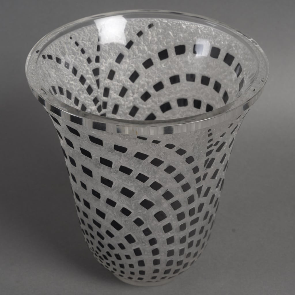 René LALIQUE (1860 -1945) – Vase « Damiers » créé en 1935 17