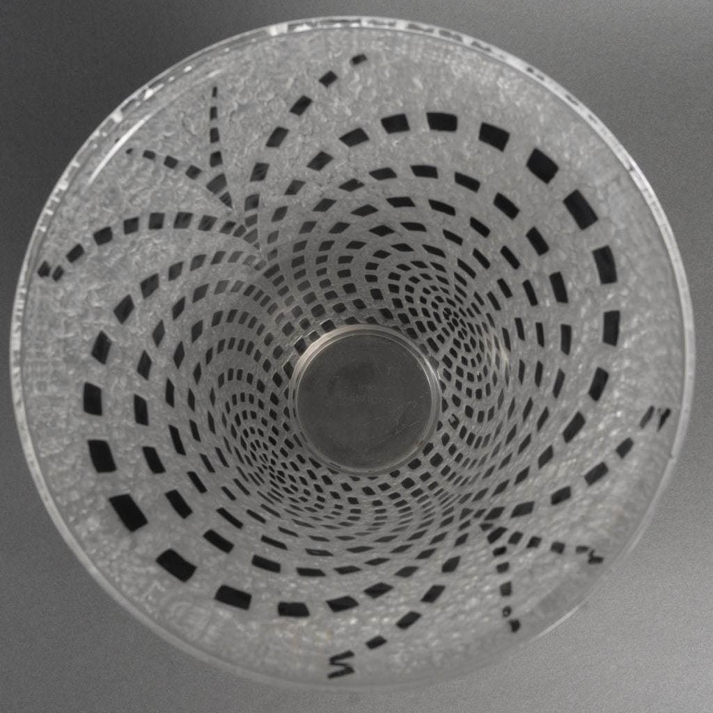 René LALIQUE (1860 -1945) – Vase « Damiers » créé en 1935 18