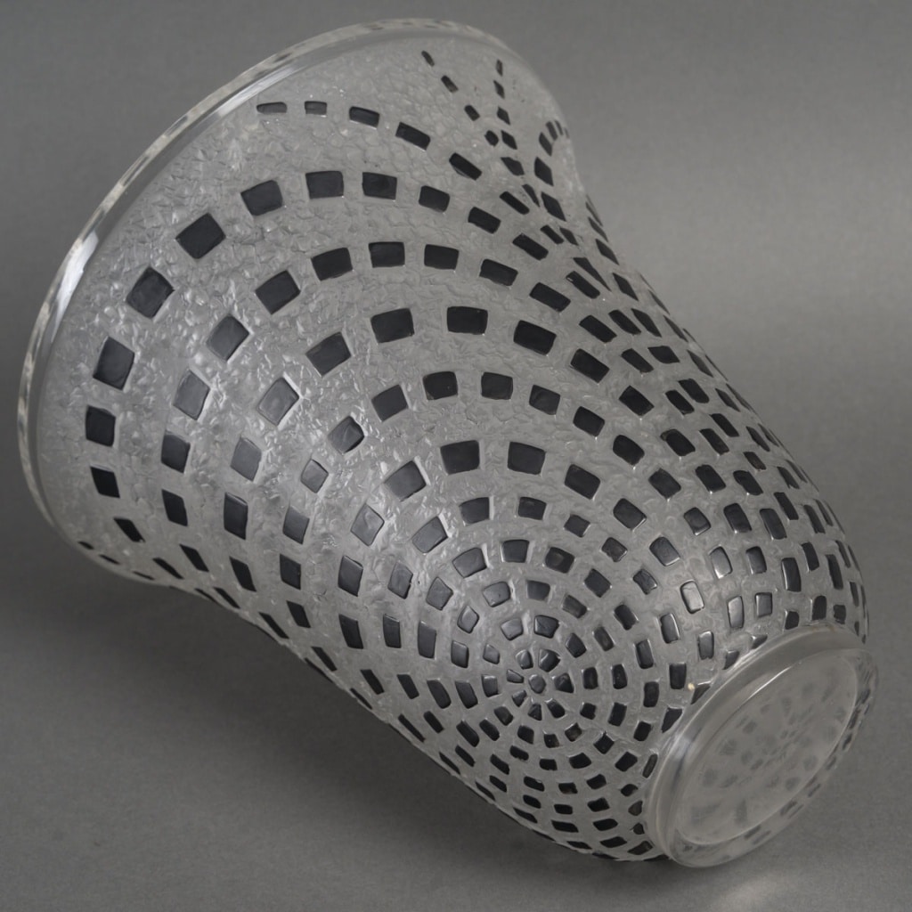 René LALIQUE (1860 -1945) – Vase « Damiers » créé en 1935 19