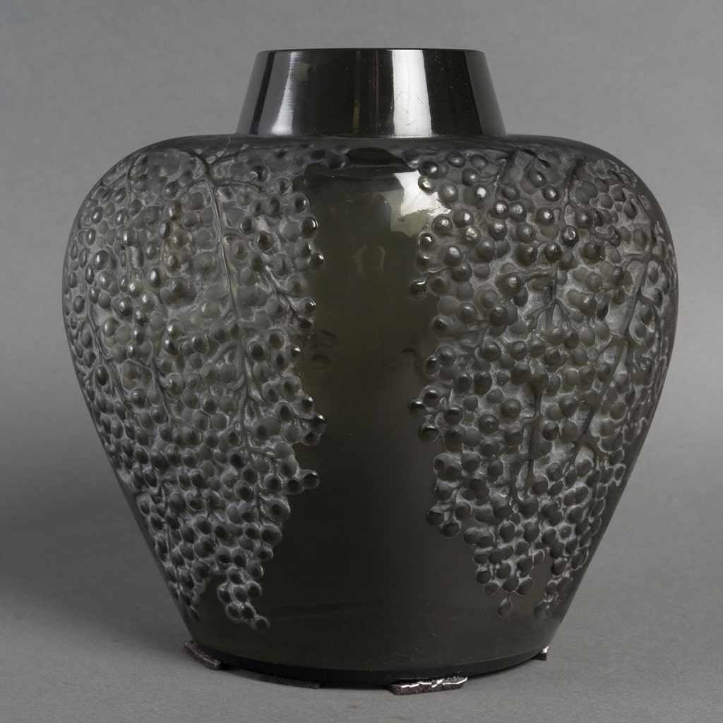 René LALIQUE (1860 – 1945) Vase « Poivrier » créé en 1921 2 René LALIQUE (1860 – 1945) Vase « Poivrier » créé en 1921 2