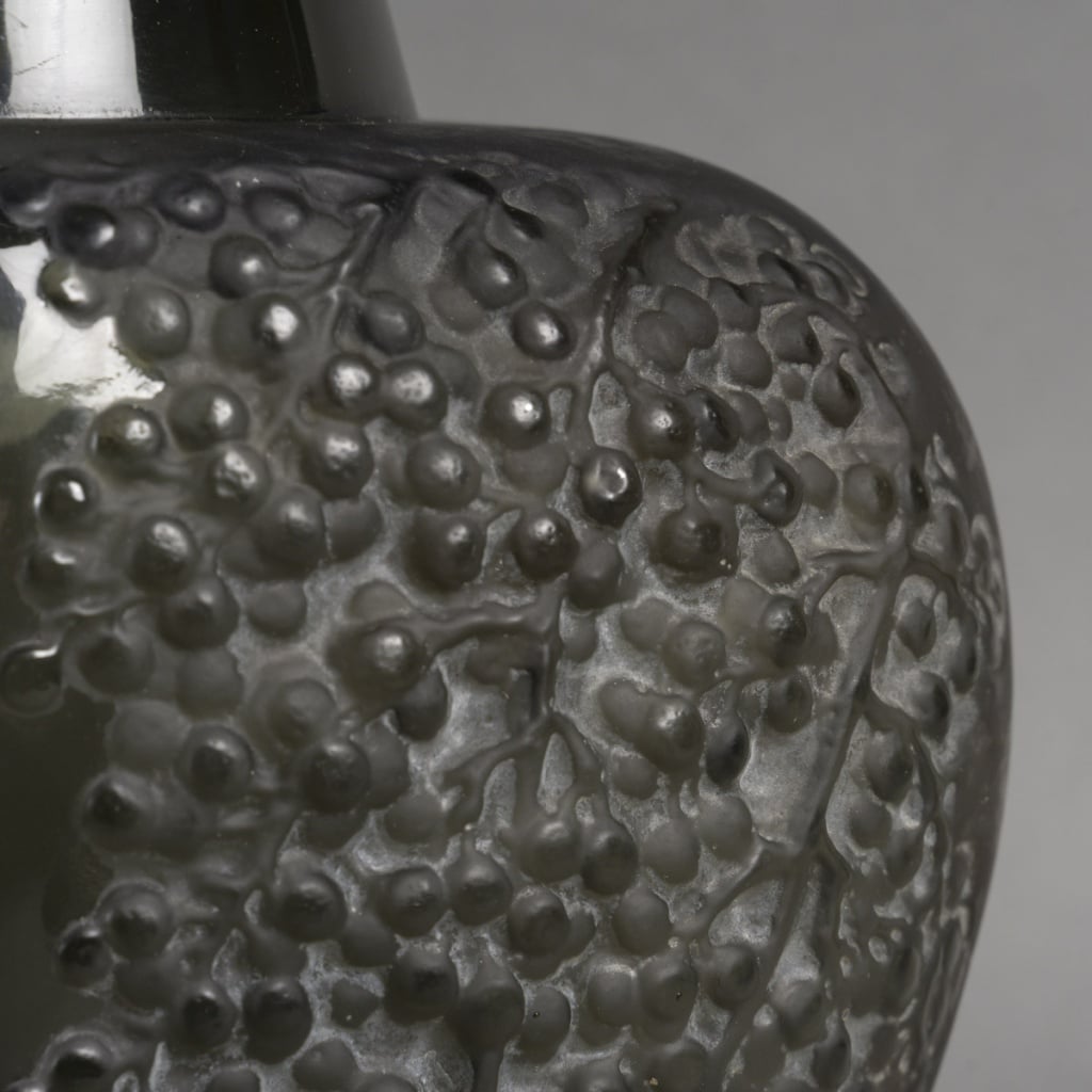 René LALIQUE (1860 – 1945) Vase « Poivrier » créé en 1921 4 René LALIQUE (1860 – 1945) Vase « Poivrier » créé en 1921 4