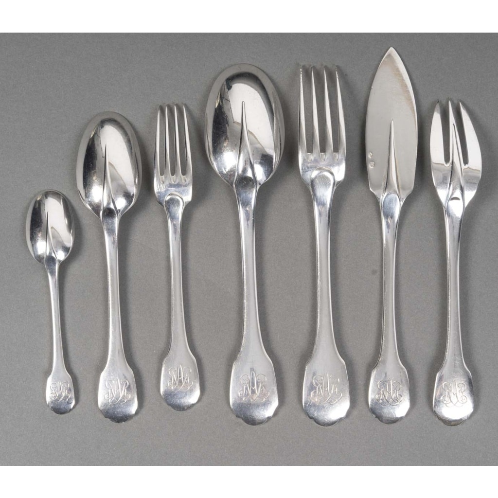 JEAN E. PUIFORCAT MENAGERE EN ARGENT MASSIF 106 PIECES MODELE COLBERT – EPOQUE 1930 11