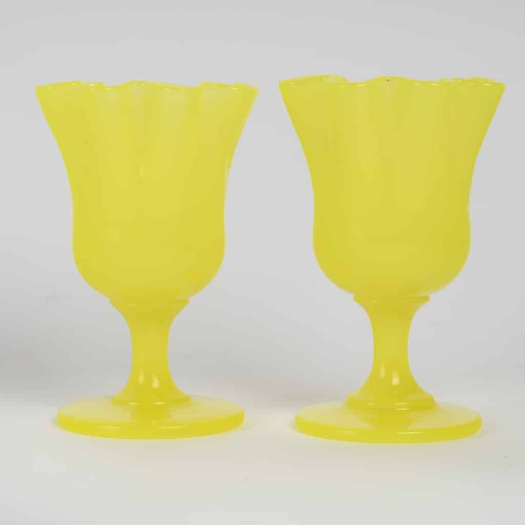 Paire de vase en opaline citron. Fin XIXème 3