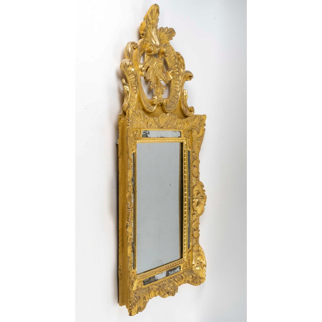 Miroir à parecloses d’époque Régence en bois sculpté et doré, vers 1715-1723 7