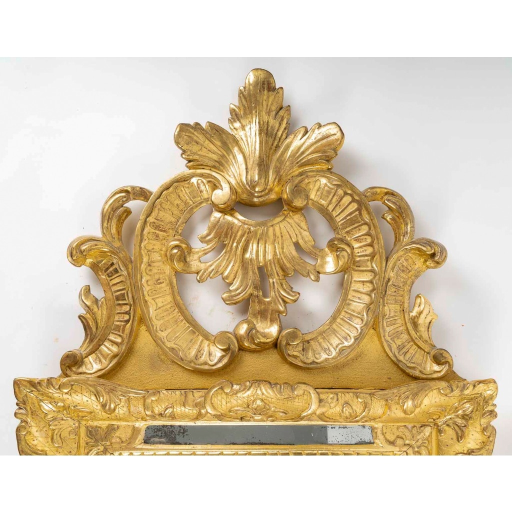 Miroir à parecloses d’époque Régence en bois sculpté et doré, vers 1715-1723 3