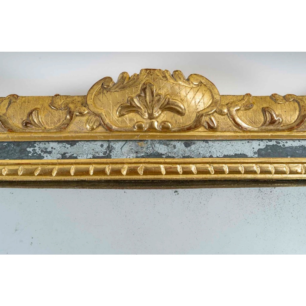 Miroir à parecloses d’époque Régence en bois sculpté et doré, vers 1715-1723 4