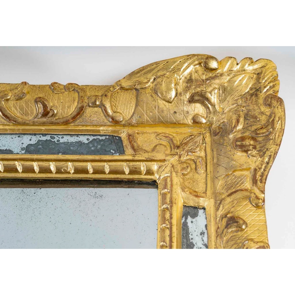 Miroir à parecloses d’époque Régence en bois sculpté et doré, vers 1715-1723 5