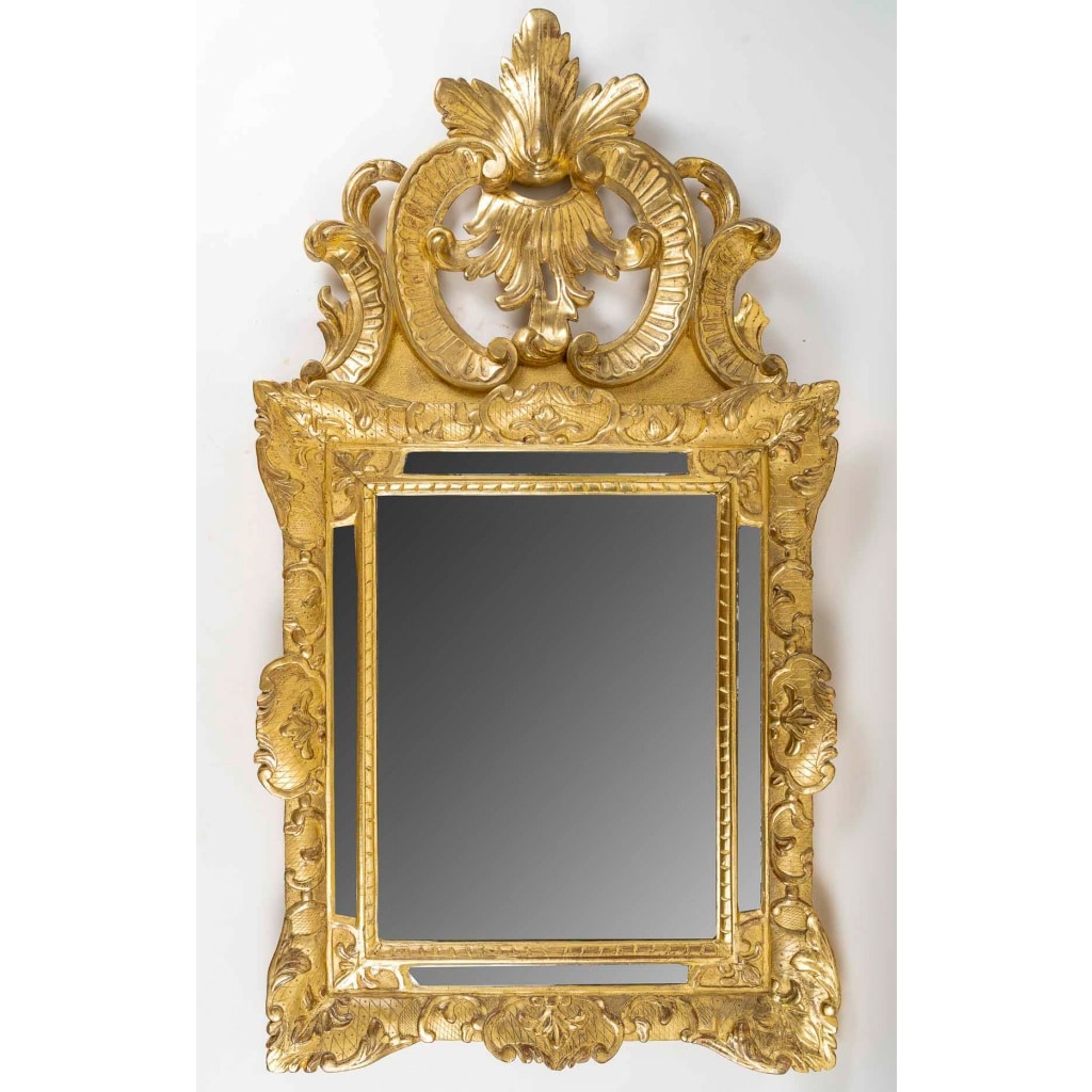 Miroir à parecloses d’époque Régence en bois sculpté et doré, vers 1715-1723 2