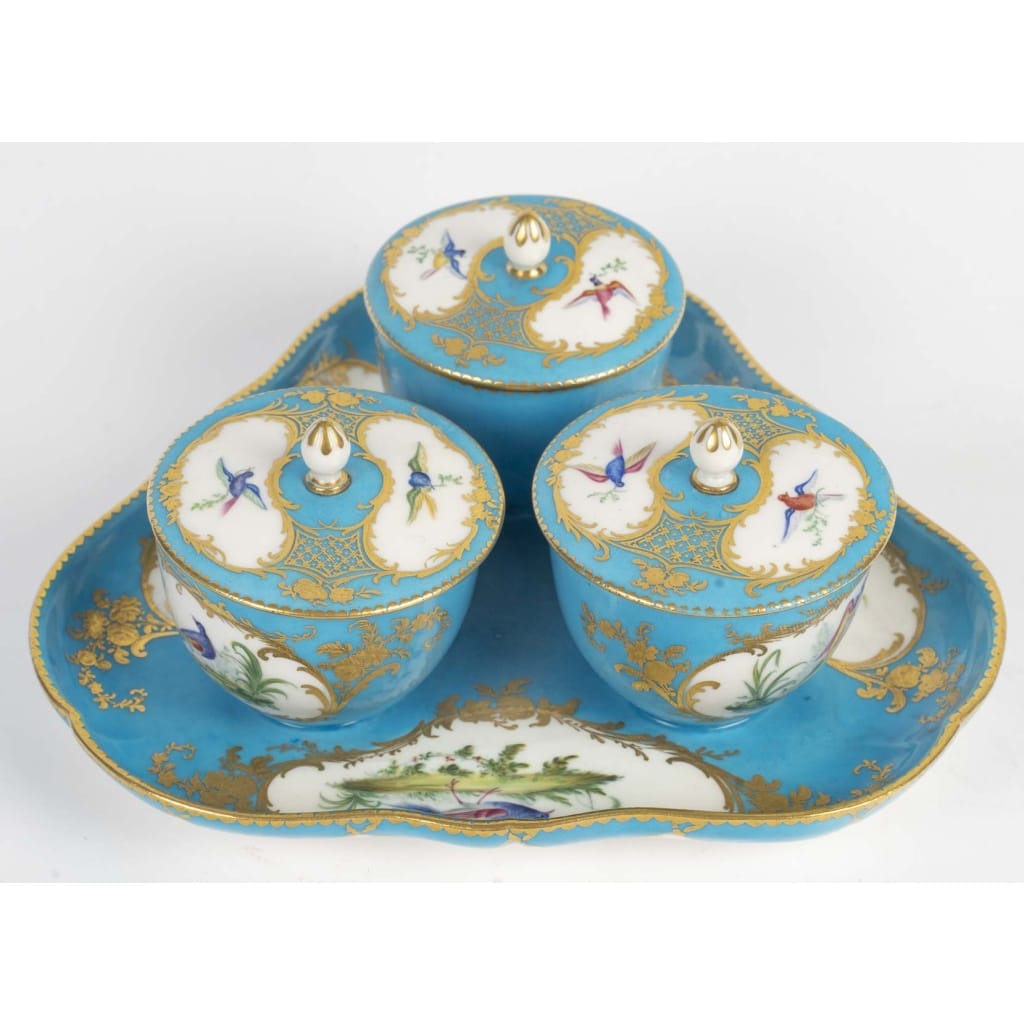 Un crémier en porcelaine de sèvres, époque XVIIIème siècle 3