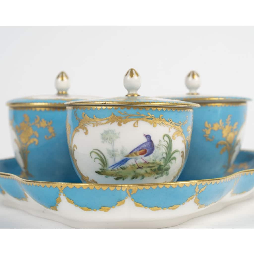 Un crémier en porcelaine de sèvres, époque XVIIIème siècle 6