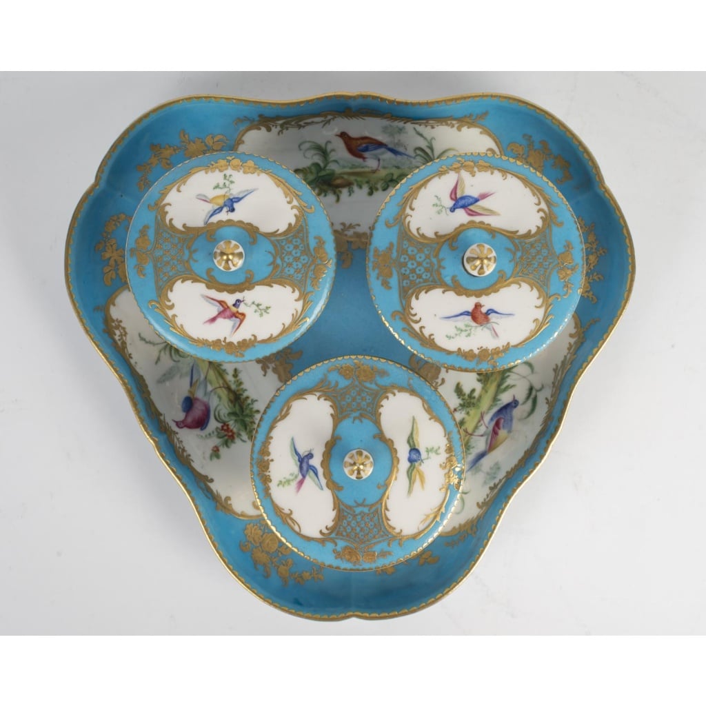 Un crémier en porcelaine de sèvres, époque XVIIIème siècle 5