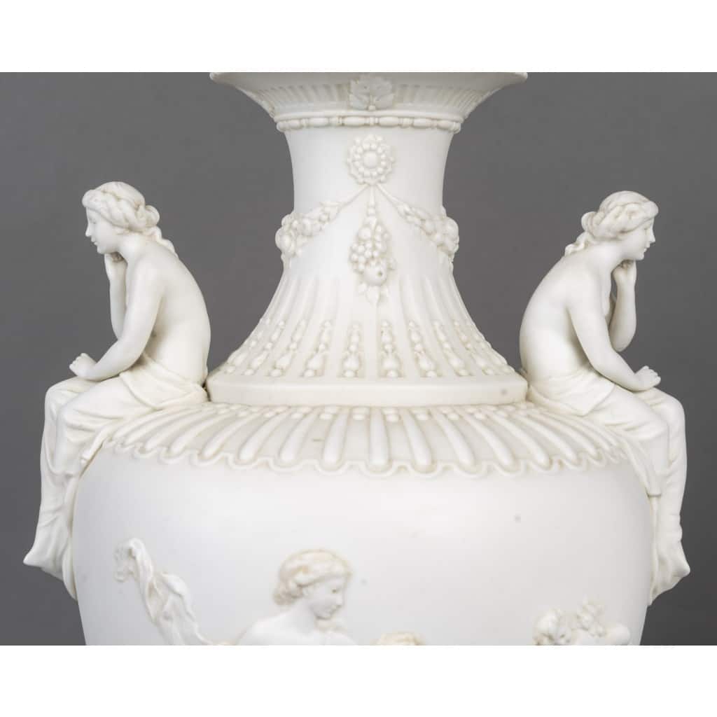 Biscuit une paire de vases en porcelaine de biscuit, fin XIXème siècle 3