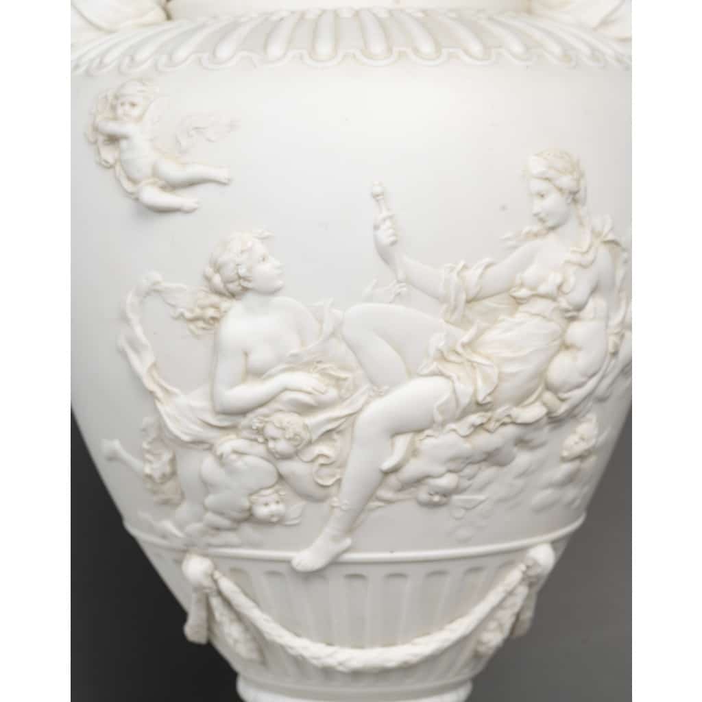 Biscuit une paire de vases en porcelaine de biscuit, fin XIXème siècle 10