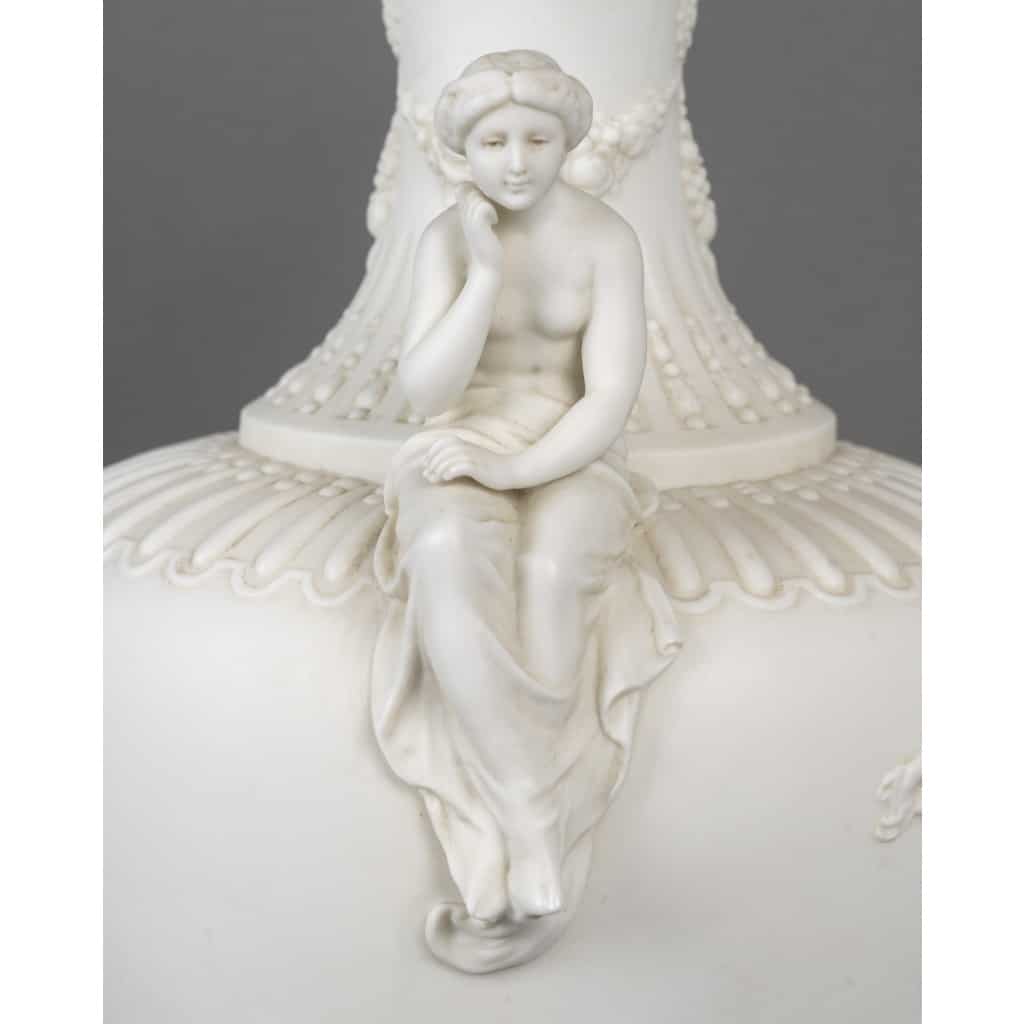 Biscuit une paire de vases en porcelaine de biscuit, fin XIXème siècle 8